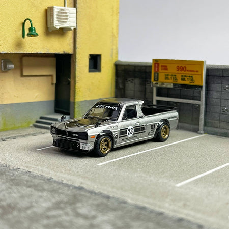 INNO 1:64 Nissan HAKOTORA PICK UP TRUCK "INAZUMA WORK' Alloy car model