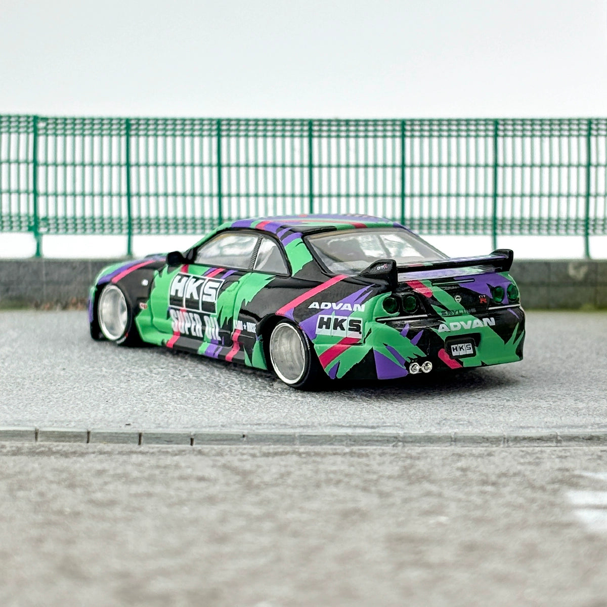 Kaido House MINIGT 1:64 #129 Nissan GTR R33 HKS Alloy car model