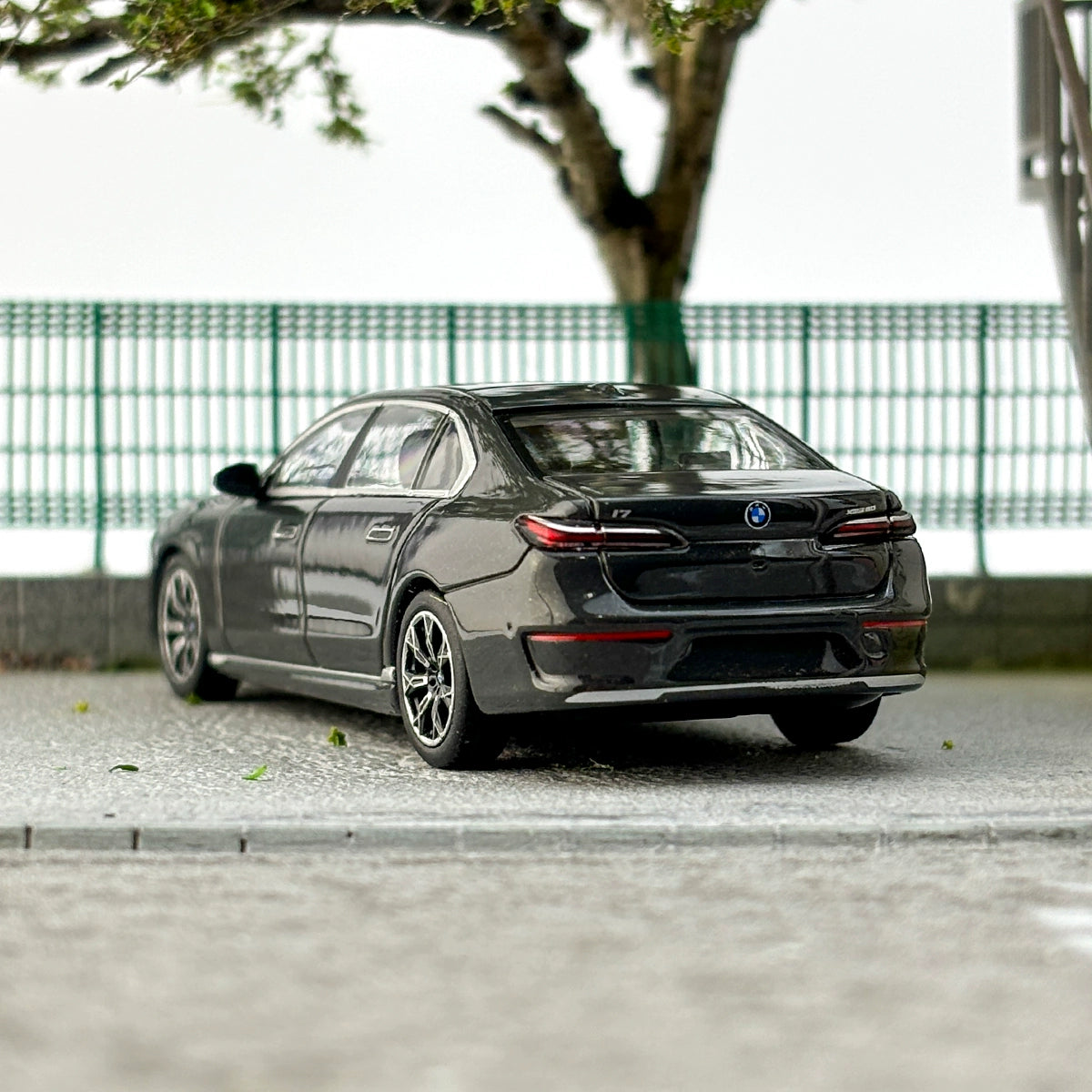 MINIGT 1:64 #818 BMW i7 Dravit Grey Alloy car model