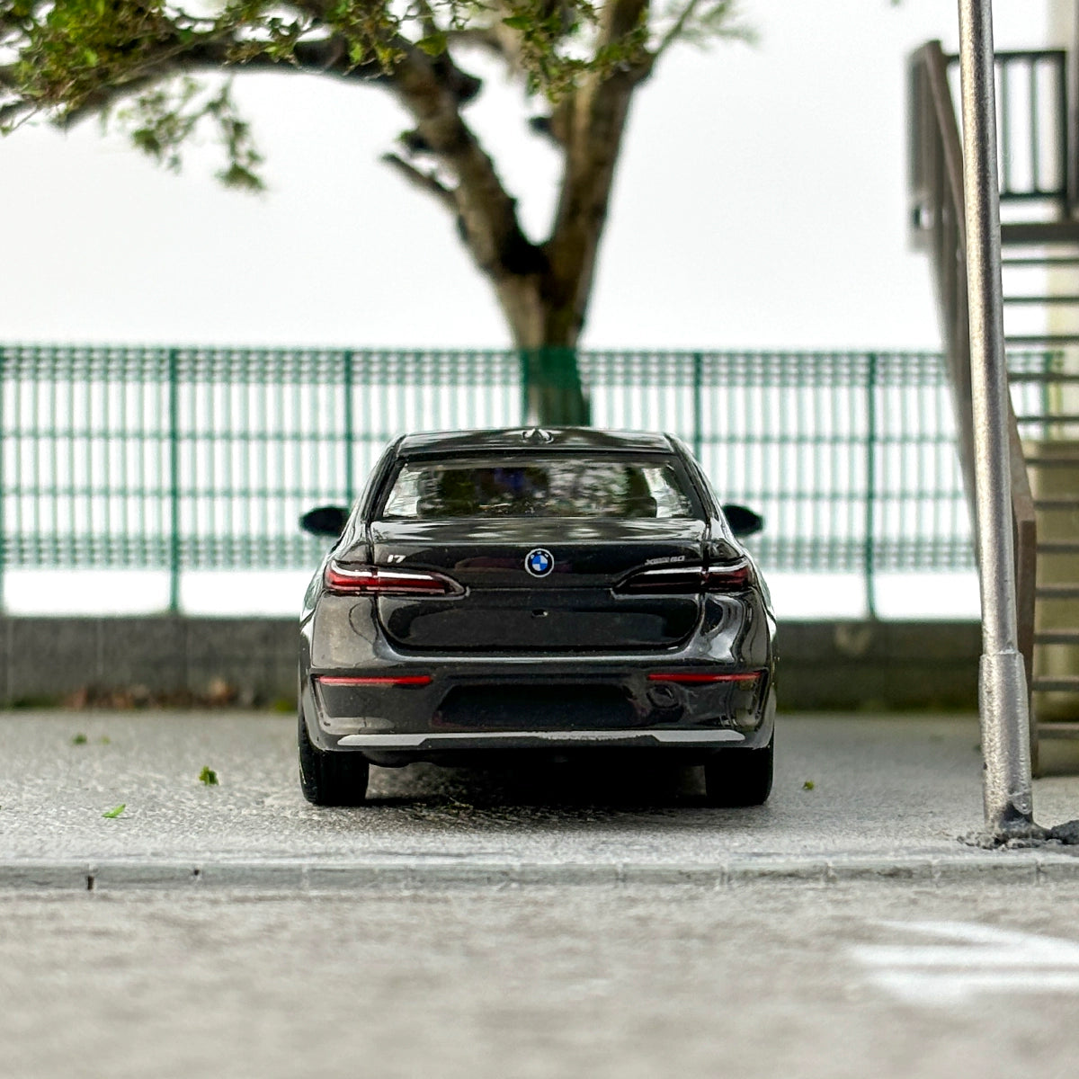 MINIGT 1:64 #818 BMW i7 Dravit Grey Alloy car model