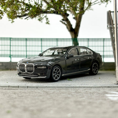 MINIGT 1:64 #818 BMW i7 Dravit Grey Alloy car model