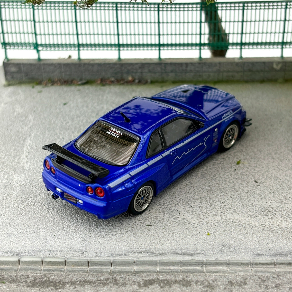 INNO 1:64 NISSAN SKYLINE GT-R (R34) V-SPEC TUNED BY“MINE'S”Alloy car model