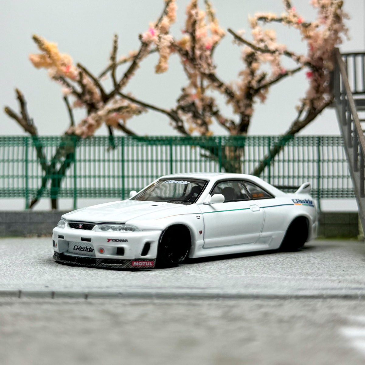 Kaido House MINIGT 1:64 //113 Nissan GTR R33 Gredoy GR33 V1 Alloy car model