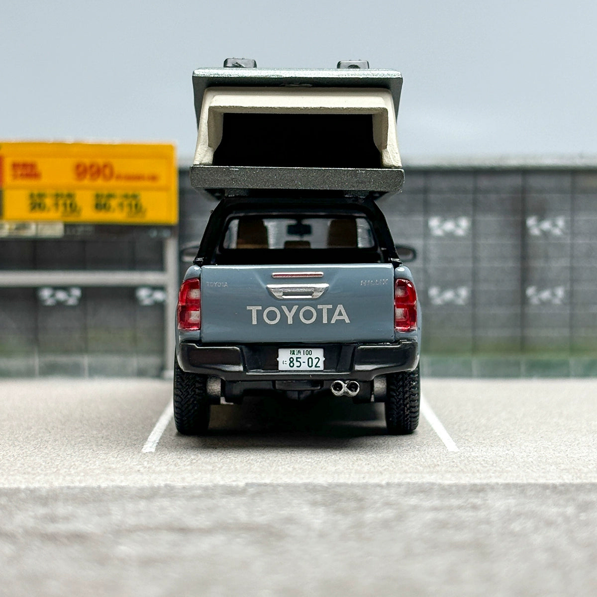 TW 1:64 Toyota Hilux Pick-Up Alloy car model