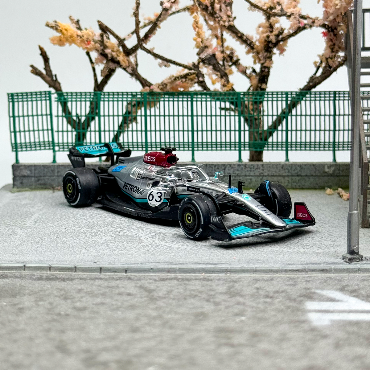 TW Tarmac Works 1:64 Mercedes-Benz F1 W13 E Performance 63 Alloy car model