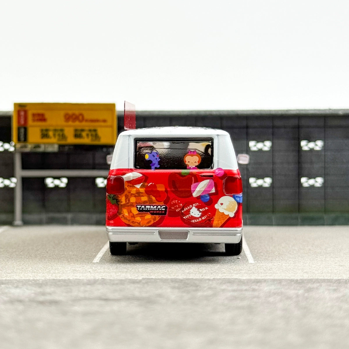 TW Tarmac Works 1:64 Hello Kitty Food Truck Dodge Van Alloy car model