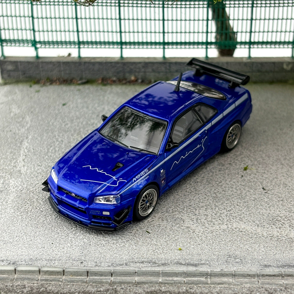 INNO 1:64 NISSAN SKYLINE GT-R (R34) V-SPEC TUNED BY“MINE'S”Alloy car model