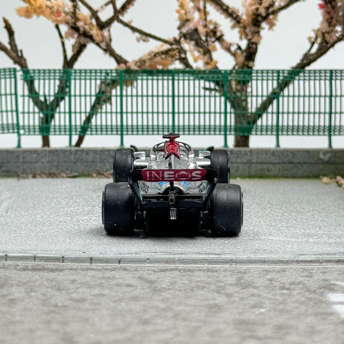 TW Tarmac Works 1:64 Mercedes-Benz F1 W13 E Performance 63 Alloy car model