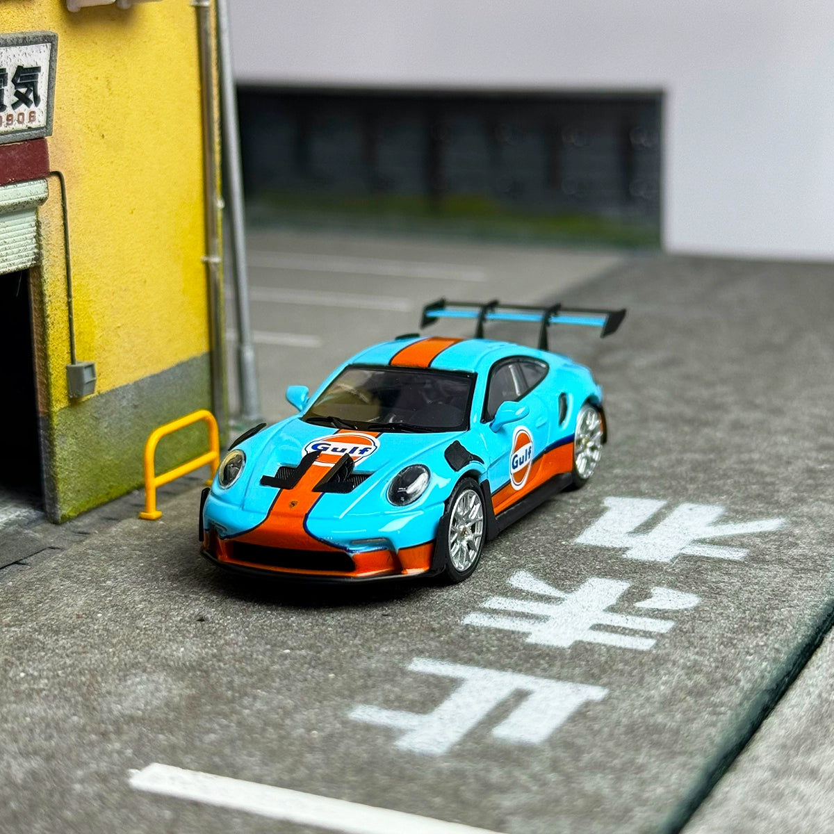SOLO 1:64 Porsche 911 992 GT3RS GULF Alloy car model