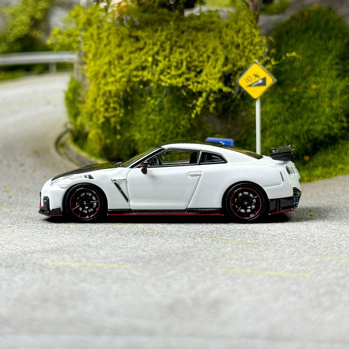 INNO 1:64 NISSAN GT-R R35 NISMO