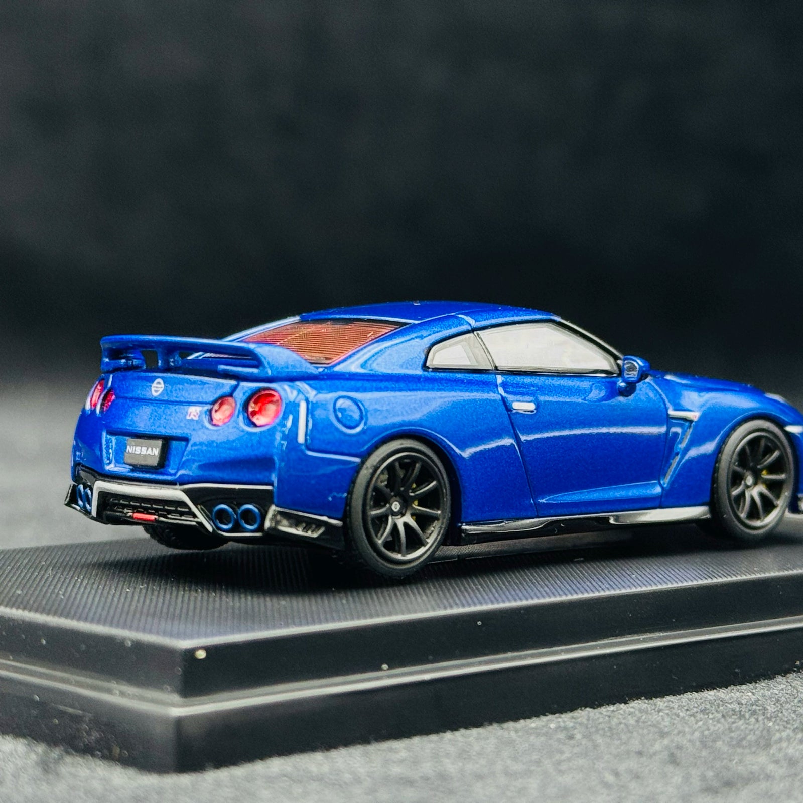 1:64 MOTORHELIX Nissan GT-R(R35) Track Edition Alloy car model