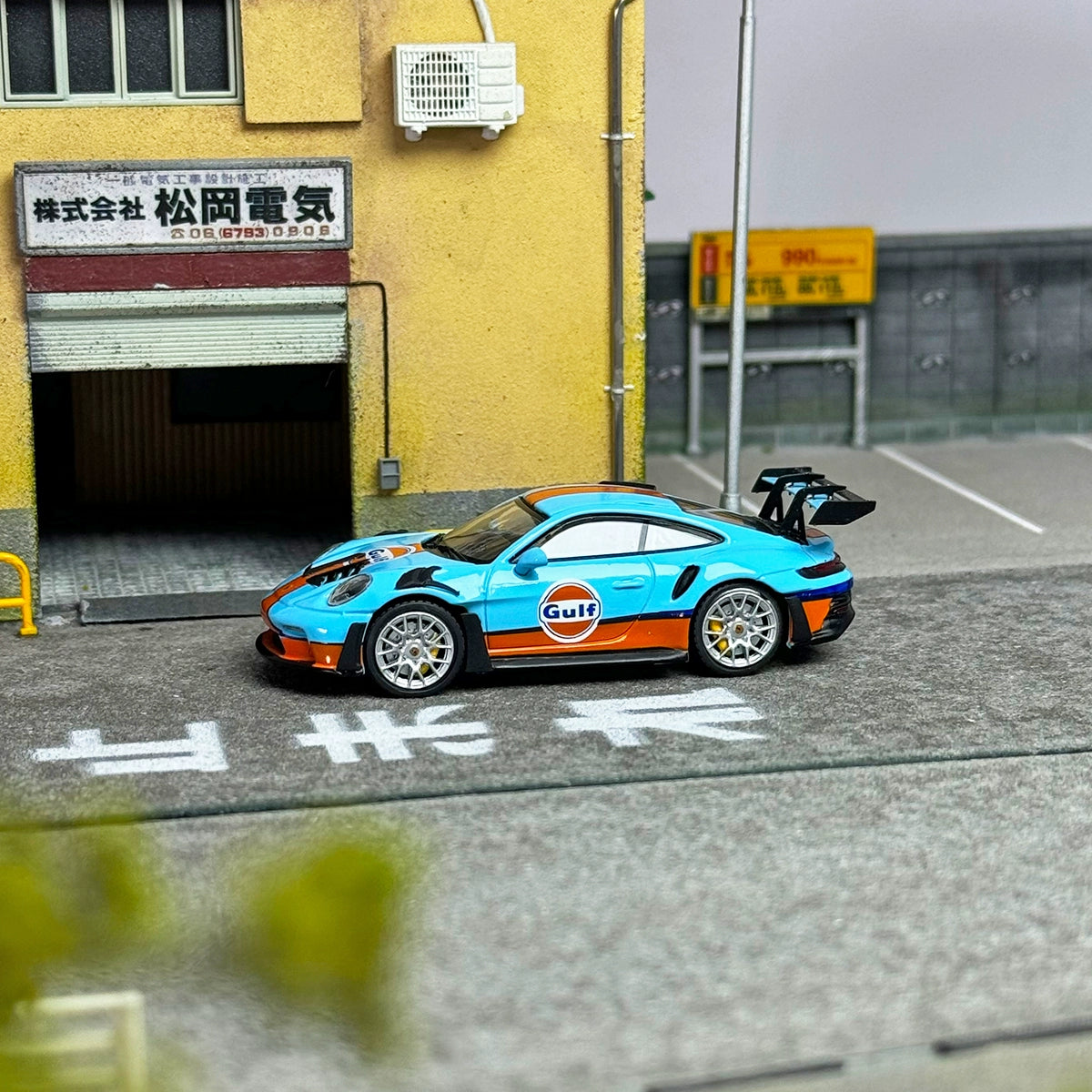 SOLO 1:64 Porsche 911 992 GT3RS GULF Alloy car model