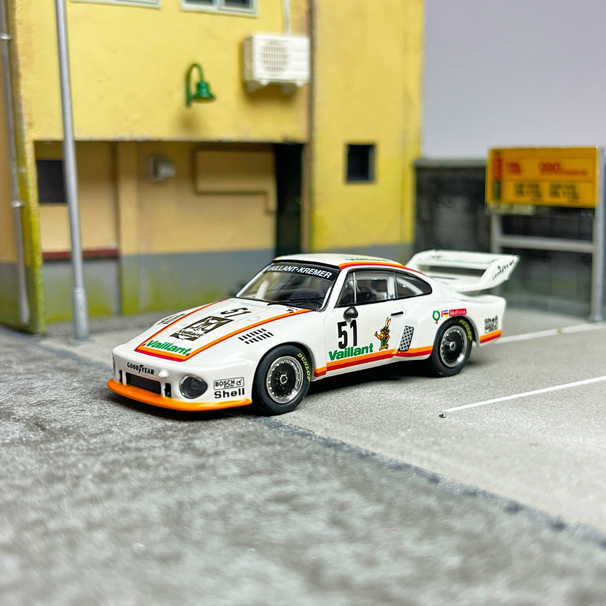 Tarmac Works & Mini CHAMPS 1:64 Porsche 935 Alloy car model