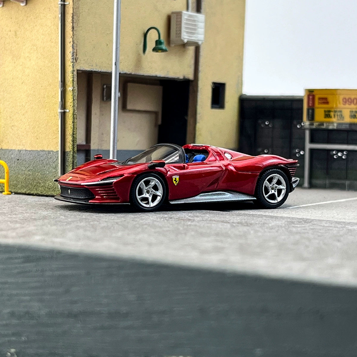 BBR 1:64 Ferrari Daytona SP3 Rosso Alloy car model