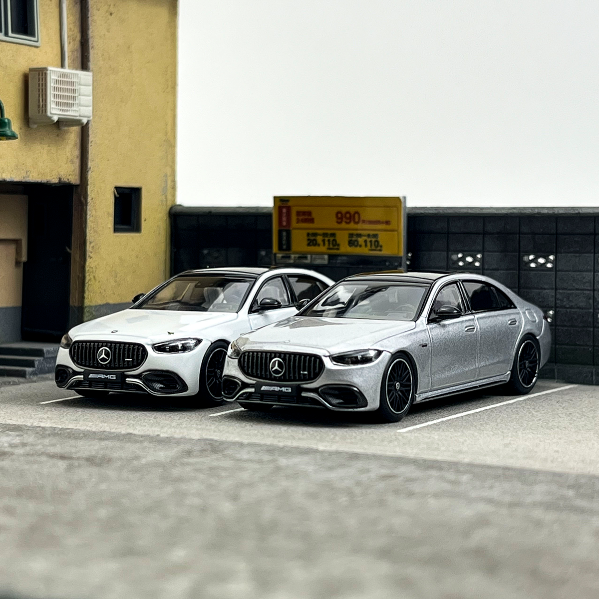 AR 1:64 Mercedes-Benz S63 E AMG Performance Alloy car model