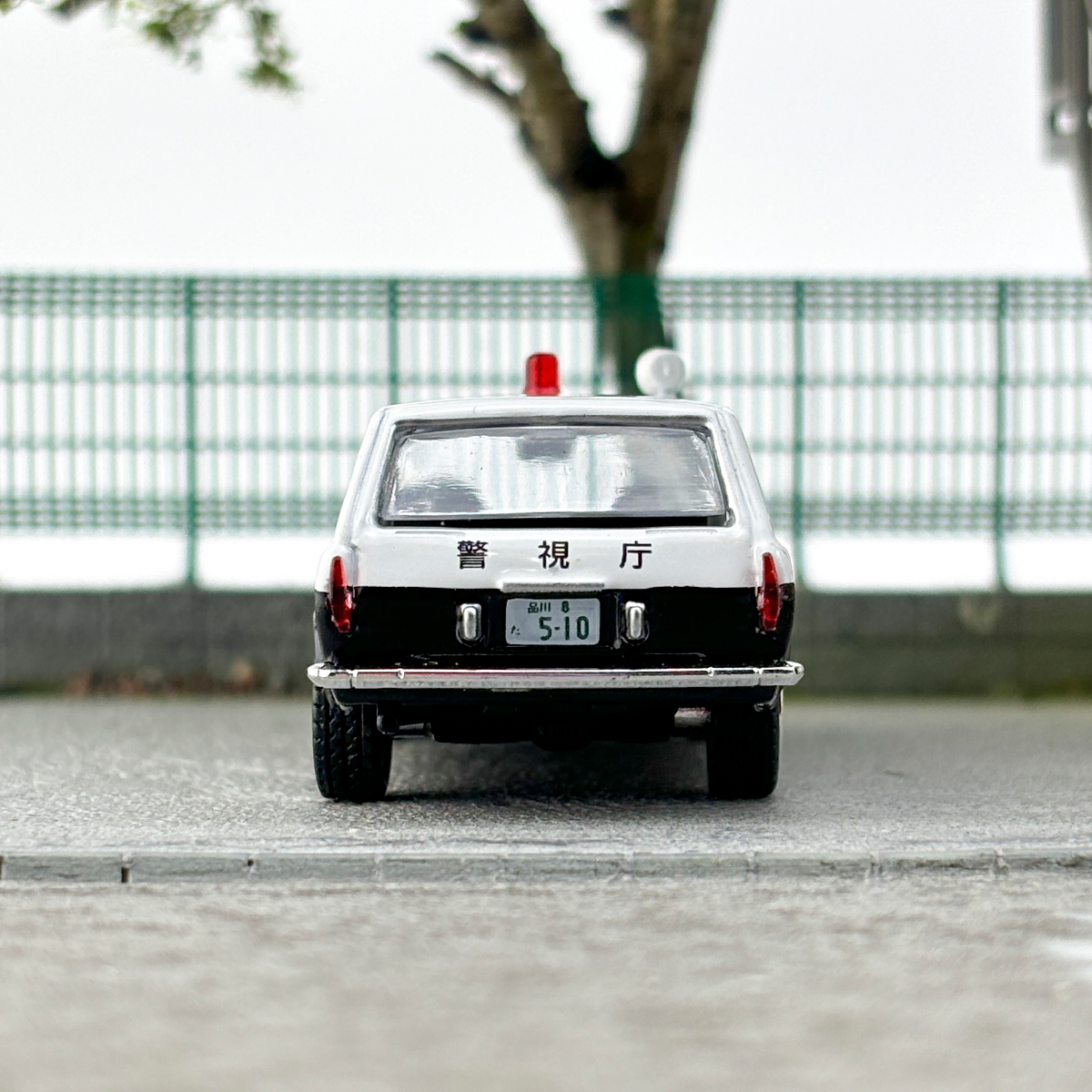 Tarmac Works TW 1:64 Datsun Bluebird 510 Wagon Police Car Alloy car model