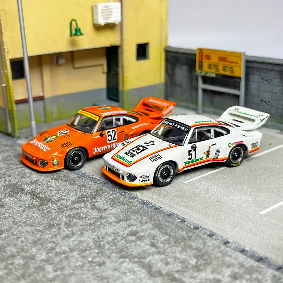Tarmac Works & Mini CHAMPS 1:64 Porsche 935 Alloy car model