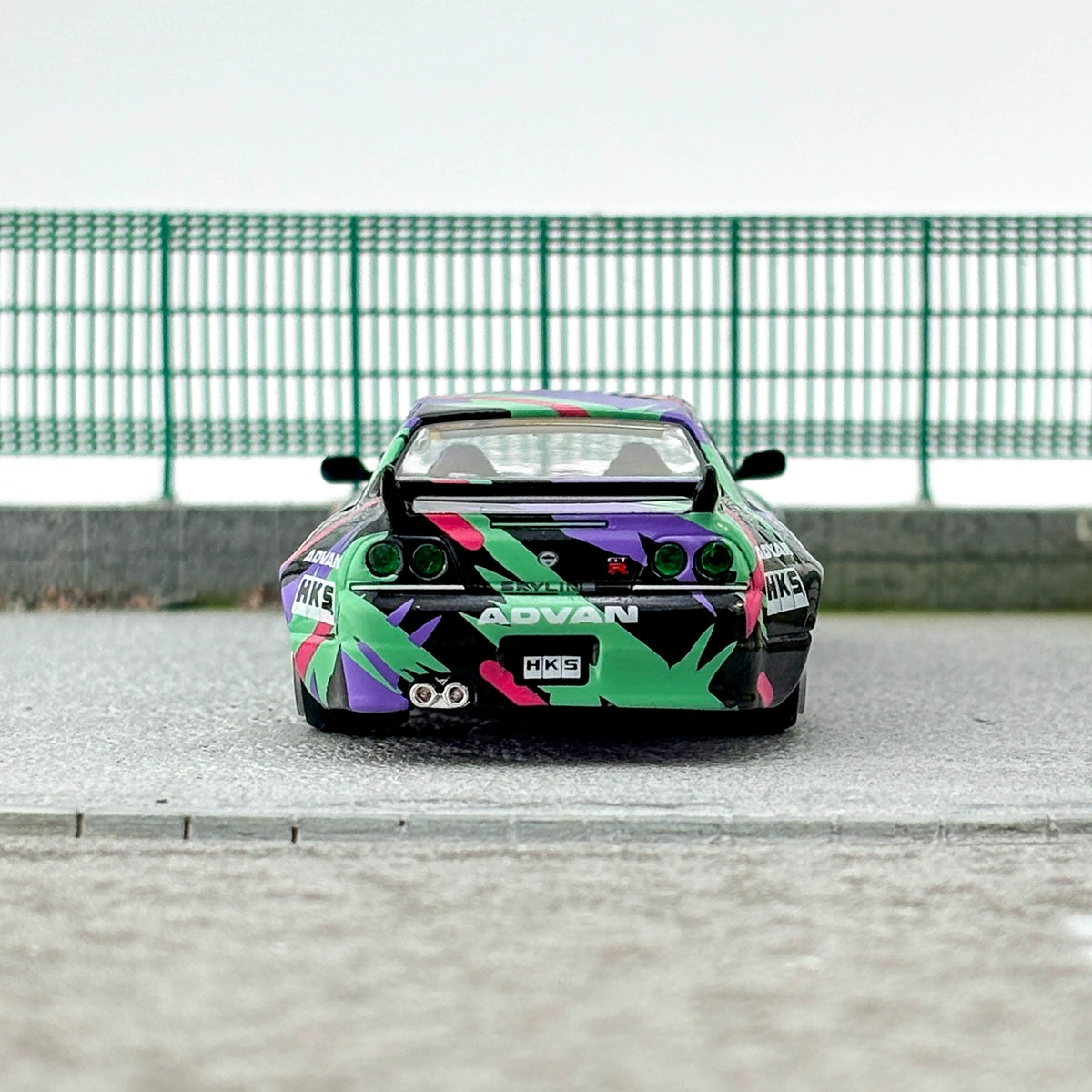 Kaido House MINIGT 1:64 #129 Nissan GTR R33 HKS Alloy car model