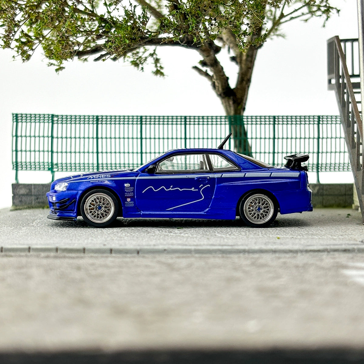 INNO 1:64 NISSAN SKYLINE GT-R (R34) V-SPEC TUNED BY“MINE'S”Alloy car model