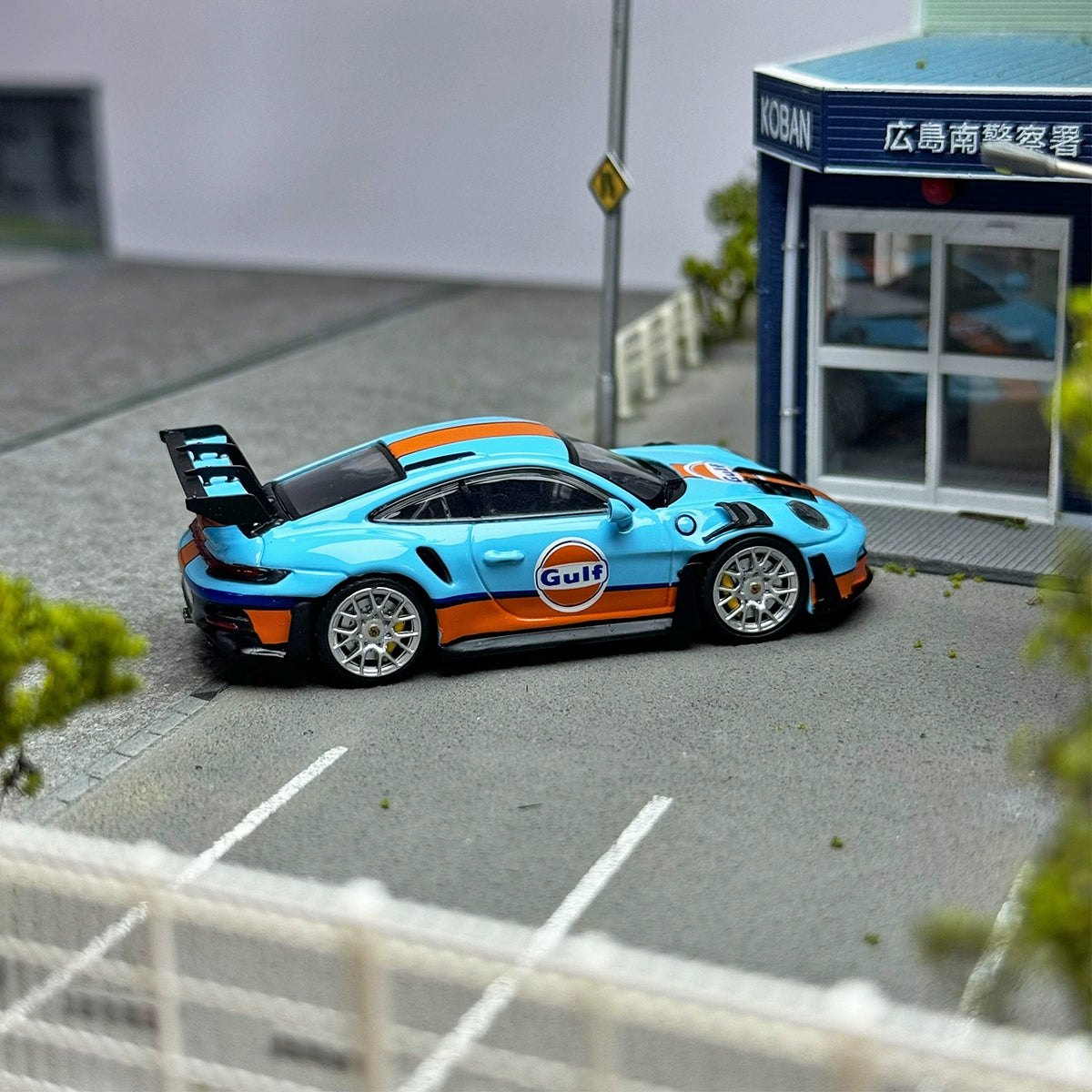 SOLO 1:64 Porsche 911 992 GT3RS GULF Alloy car model