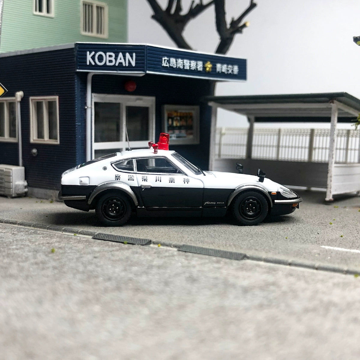 INNO 1:64 NISSAN FAIRLADY 240ZG (HS30)JAPANESE POLICE CAR  Alloy car model