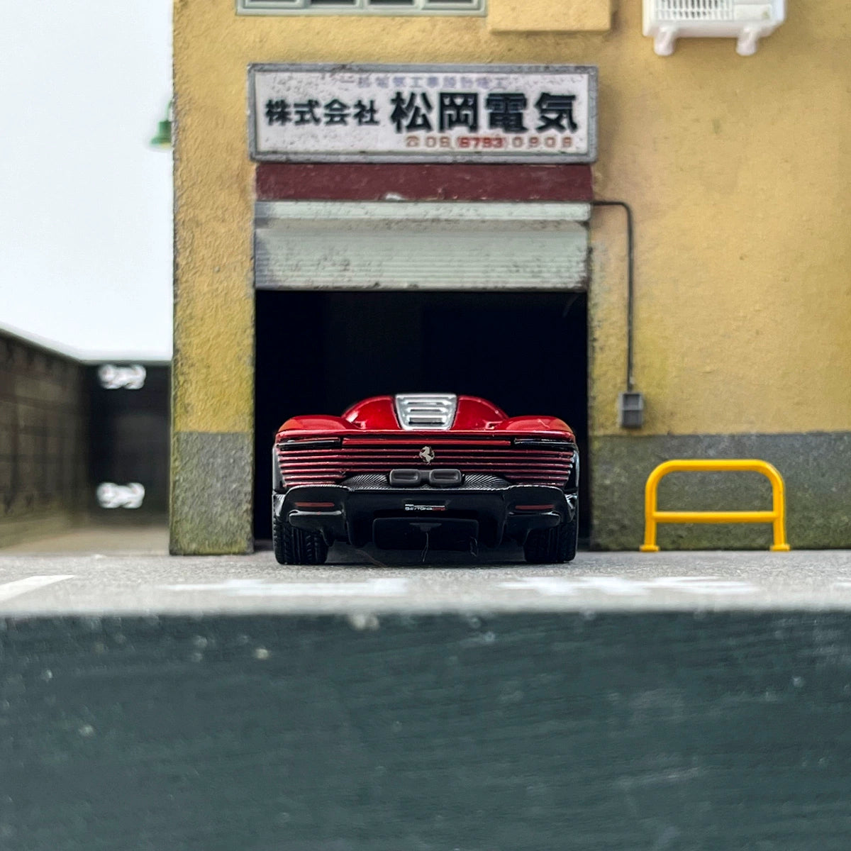 BBR 1:64 Ferrari Daytona SP3 Rosso Alloy car model