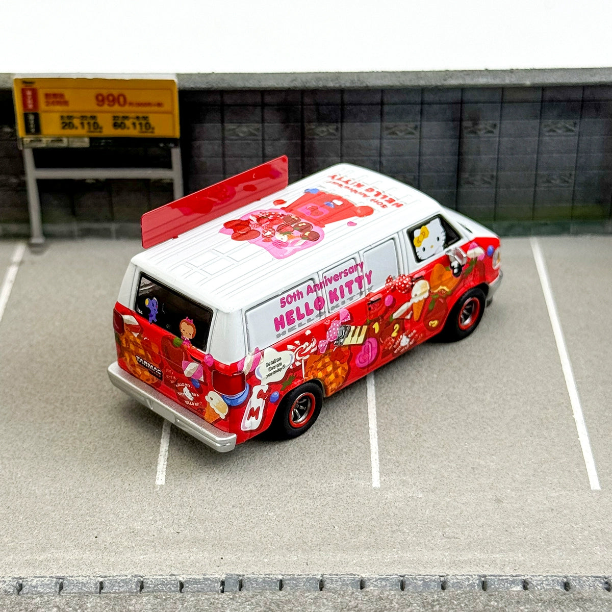 TW Tarmac Works 1:64 Hello Kitty Food Truck Dodge Van Alloy car model