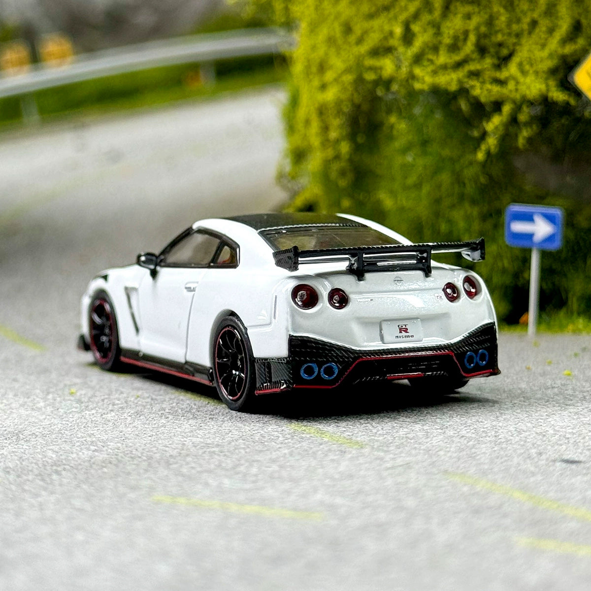 INNO 1:64 NISSAN GT-R R35 NISMO