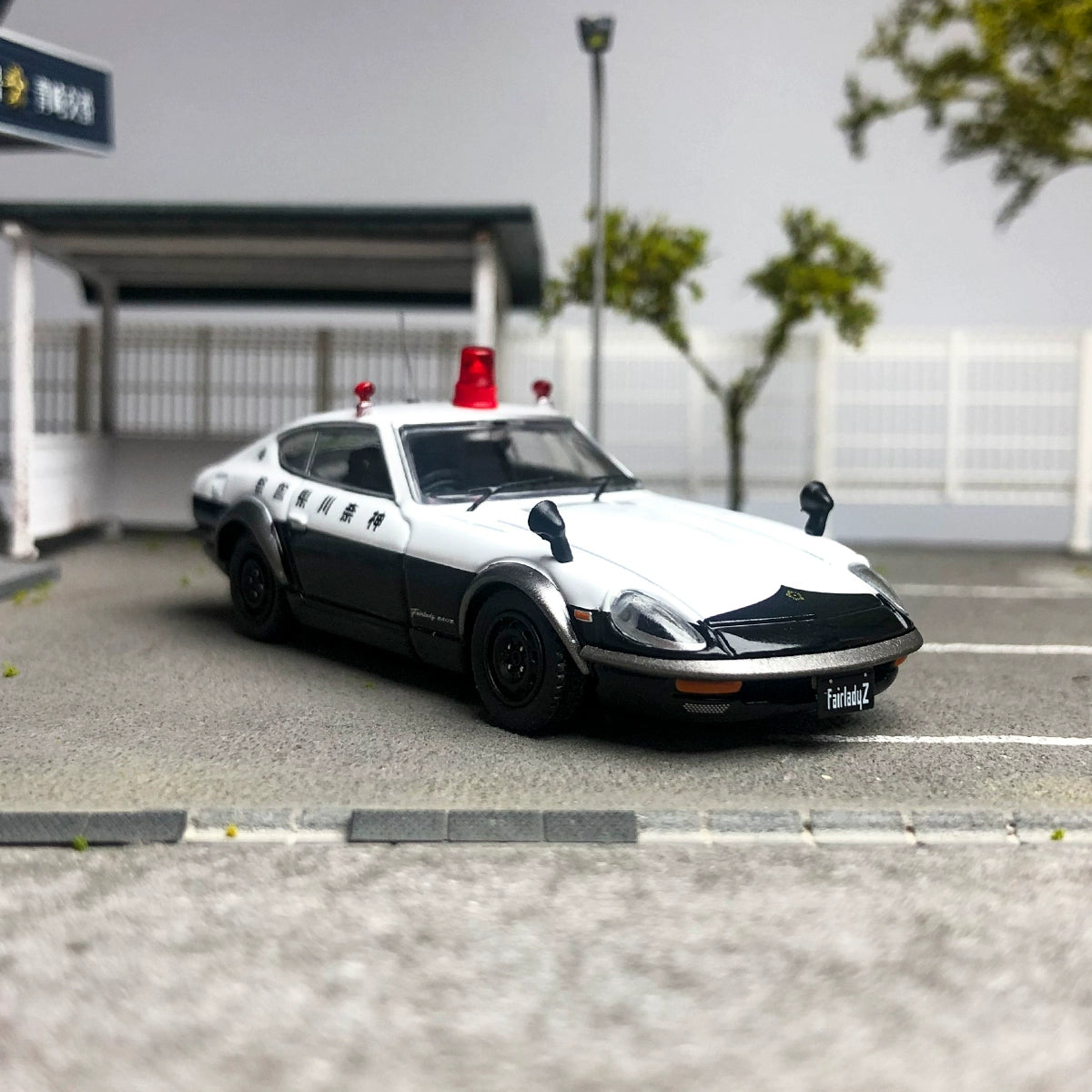 INNO 1:64 NISSAN FAIRLADY 240ZG (HS30)JAPANESE POLICE CAR  Alloy car model