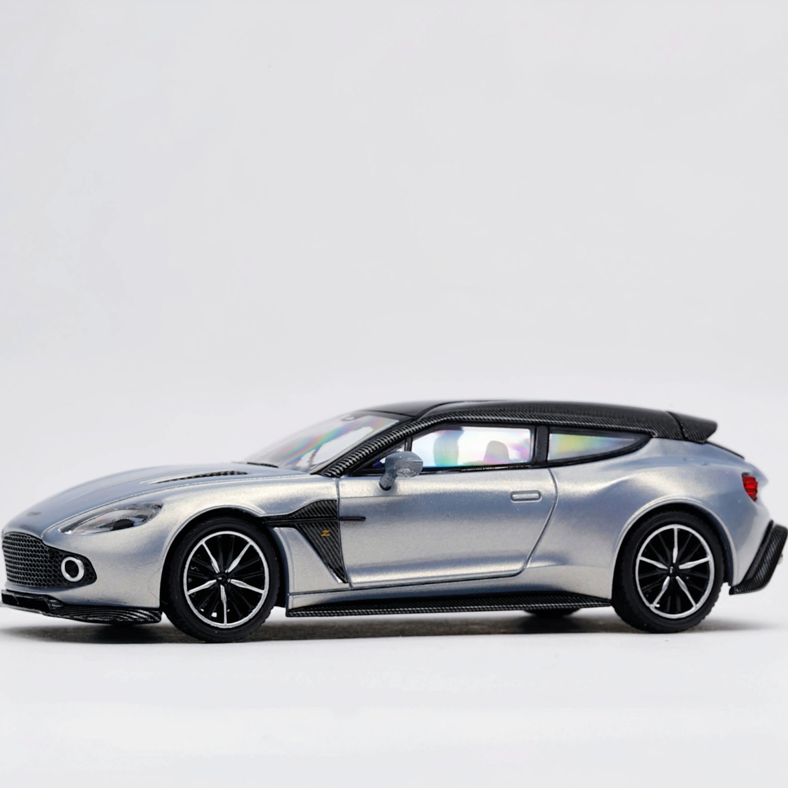 King Model 1:64 ASTON MARTIN Vanquish Zagato HEC Alloy car model