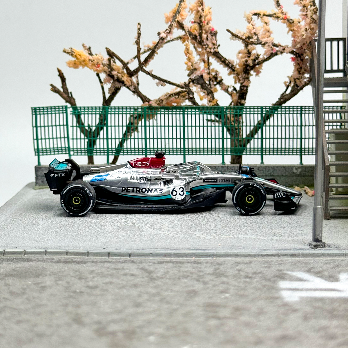 TW Tarmac Works 1:64 Mercedes-Benz F1 W13 E Performance 63 Alloy car model