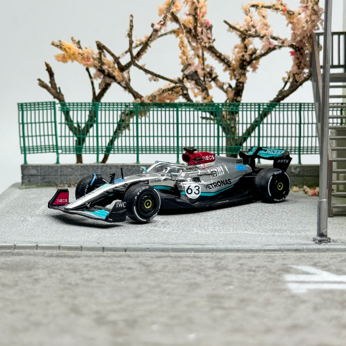 TW Tarmac Works 1:64 Mercedes-Benz F1 W13 E Performance 63 Alloy car model