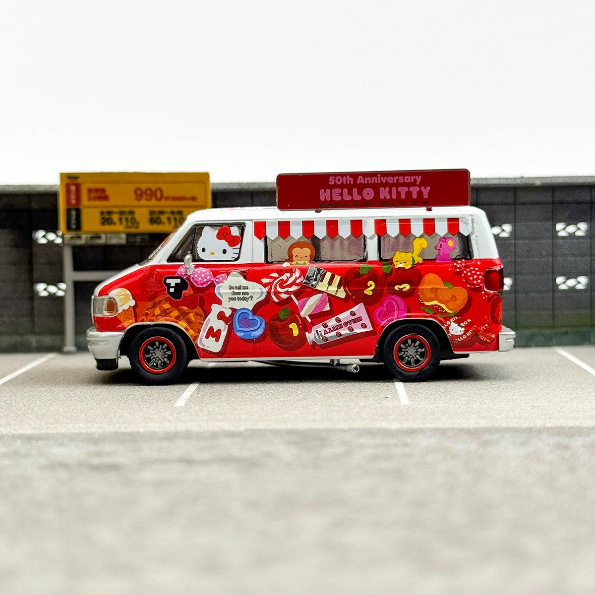 TW Tarmac Works 1:64 Hello Kitty Food Truck Dodge Van Alloy car model