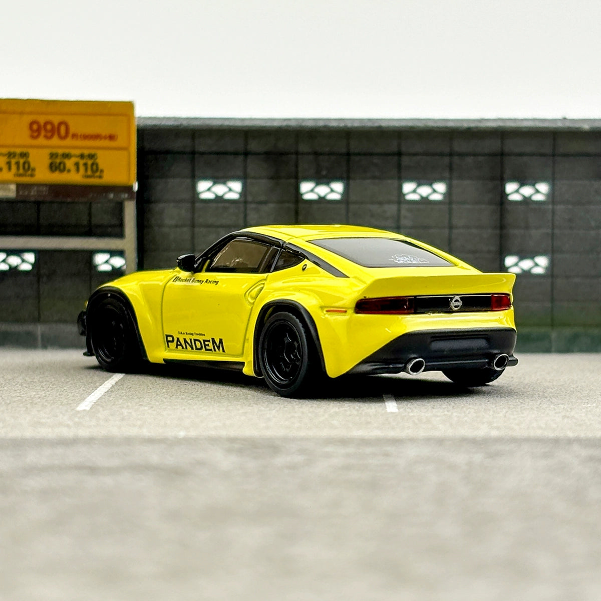 MINIGT 1:64 #752 Nissan Z Pandem Ikazuchi Yellow  Alloy car model