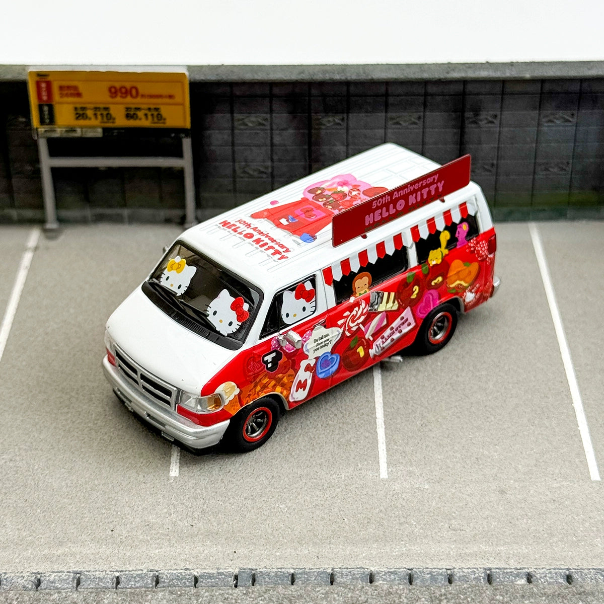 TW Tarmac Works 1:64 Hello Kitty Food Truck Dodge Van Alloy car model