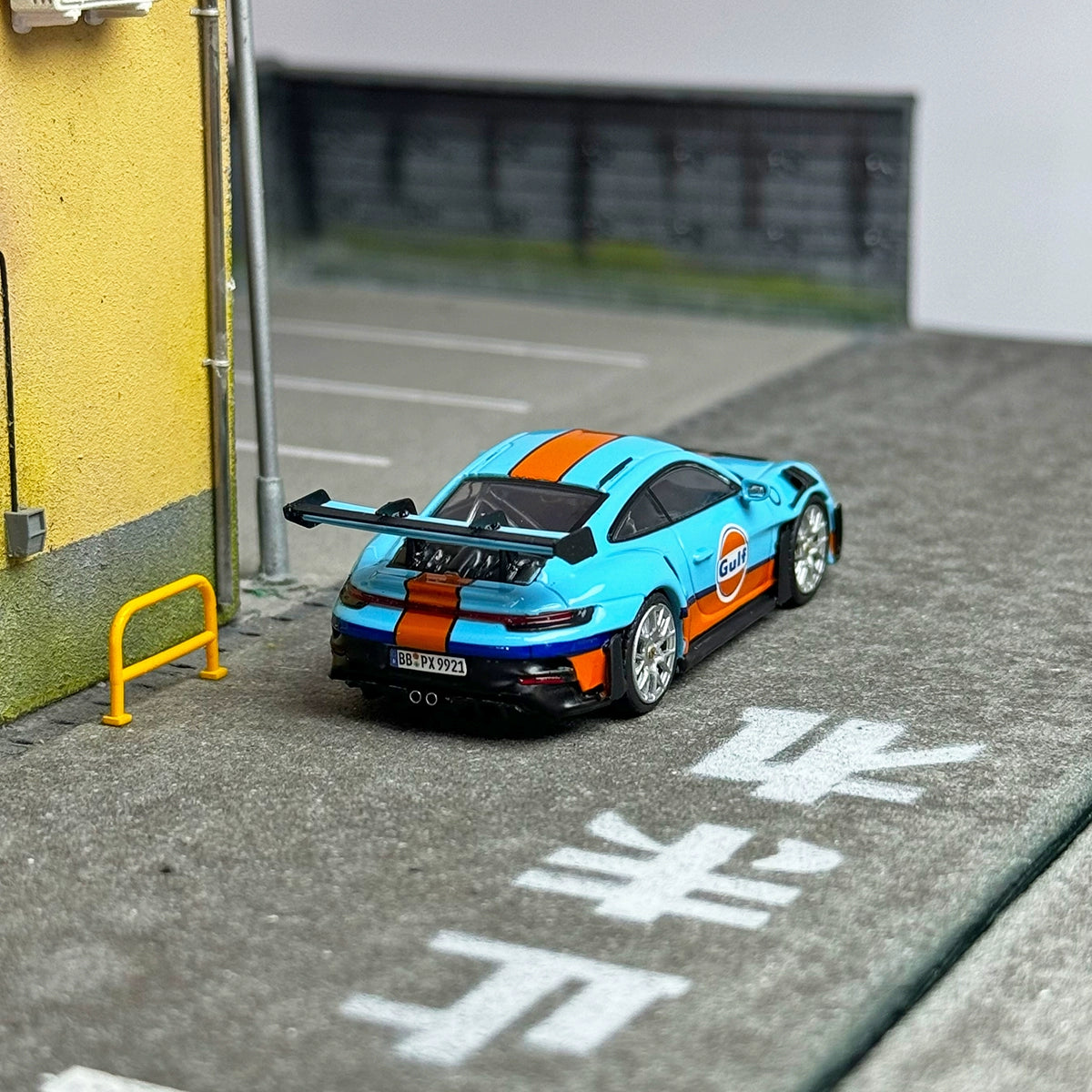 SOLO 1:64 Porsche 911 992 GT3RS GULF Alloy car model