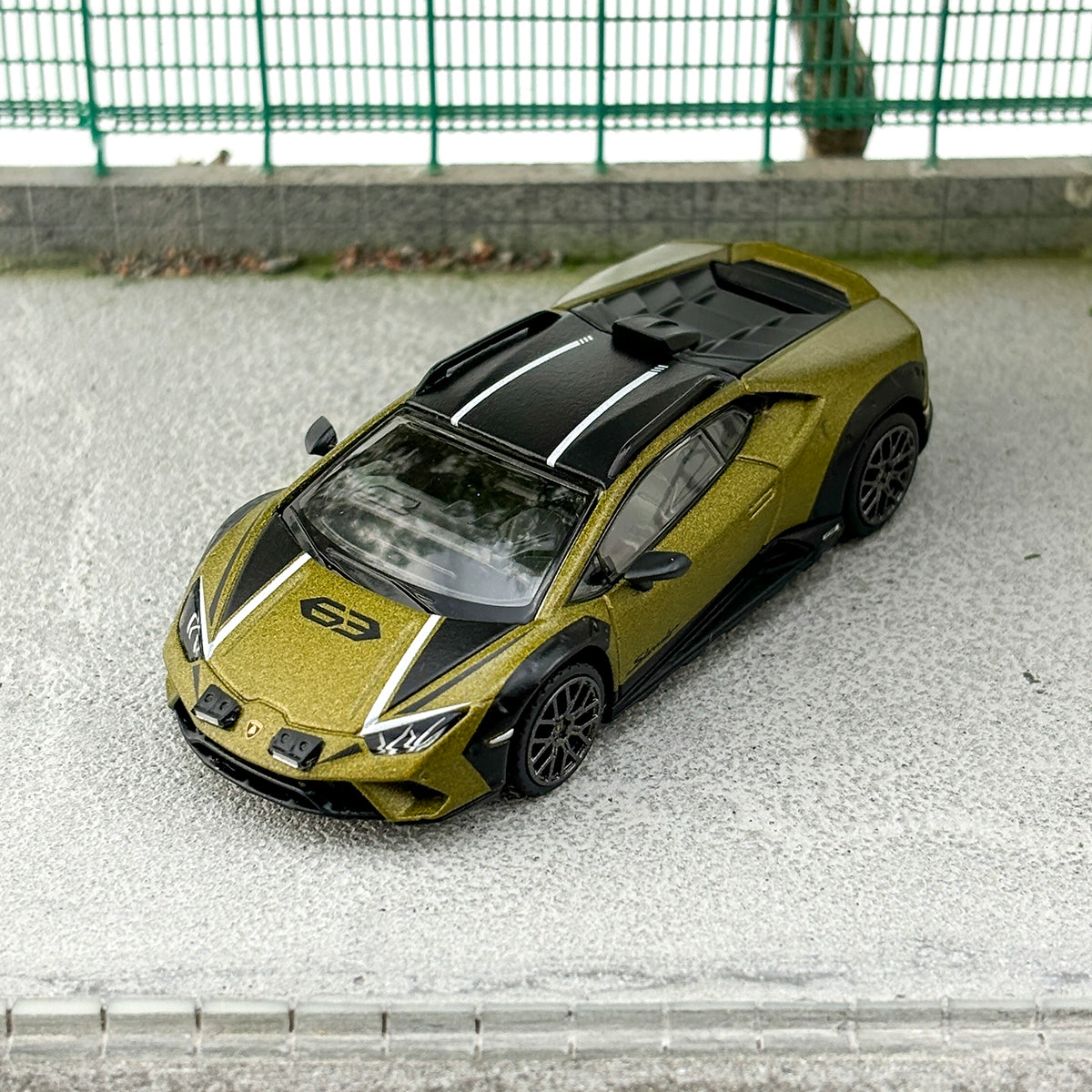 MINIGT 1:64 #779 Lamborghini Huracan Sterrato Alloy car model