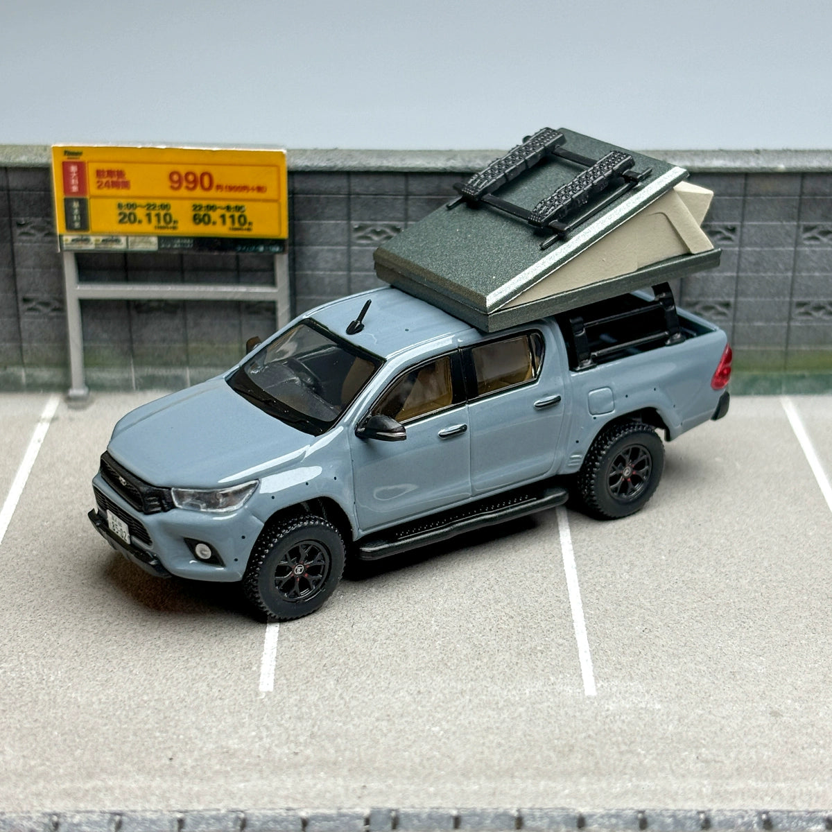 TW 1:64 Toyota Hilux Pick-Up Alloy car model
