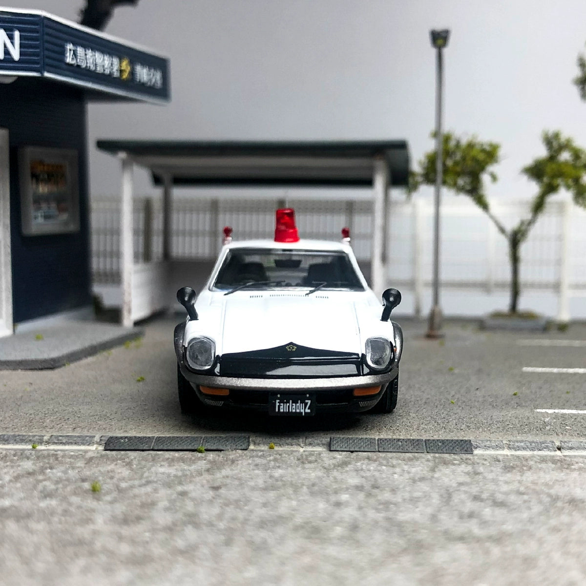 INNO 1:64 NISSAN FAIRLADY 240ZG (HS30)JAPANESE POLICE CAR  Alloy car model