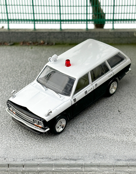 Tarmac Works TW 1:64 Datsun Bluebird 510 Wagon Police Car Alloy car model