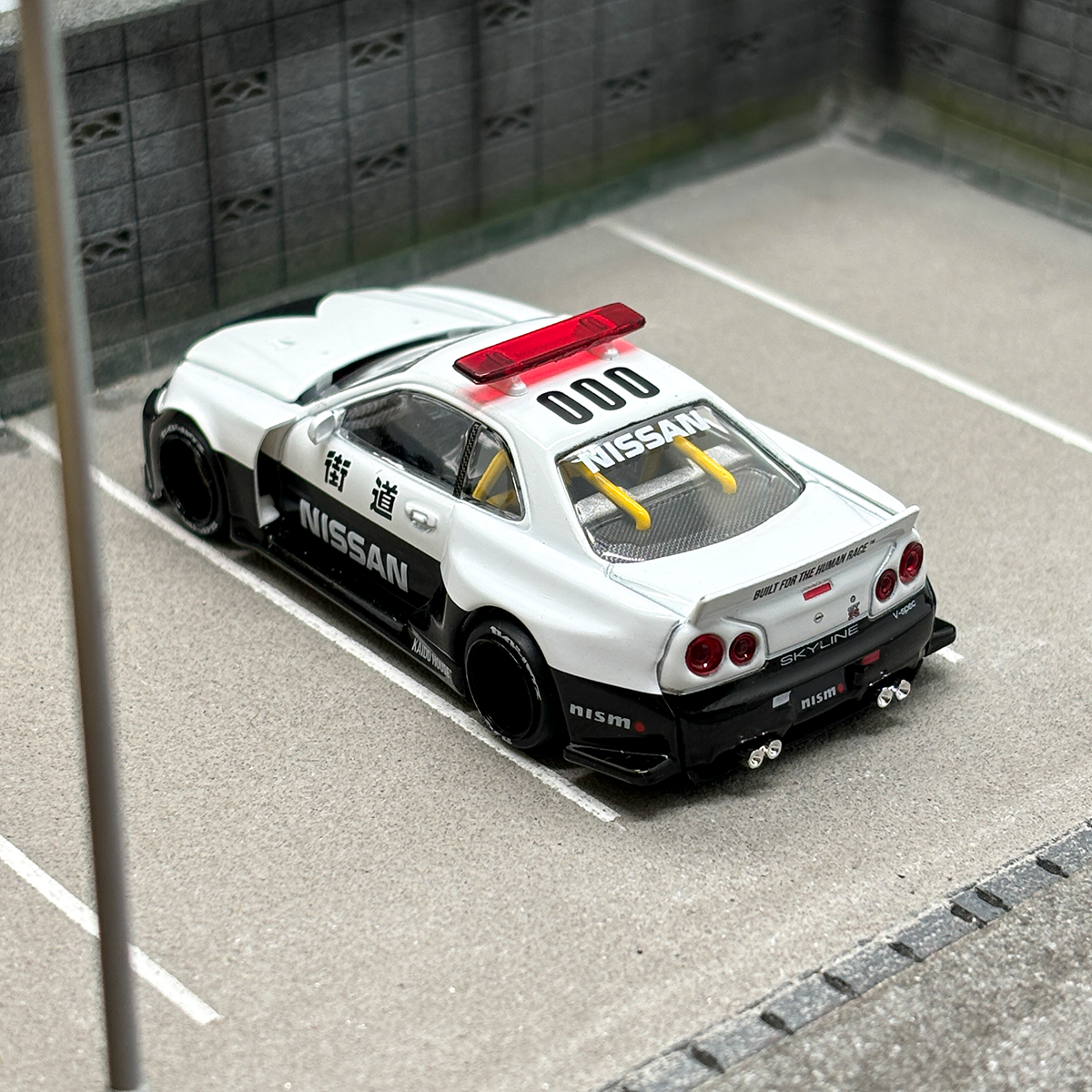 Kaido House MINIGT 1:64 //120 Nissan GTR R34 (Japan Police) Alloy car model