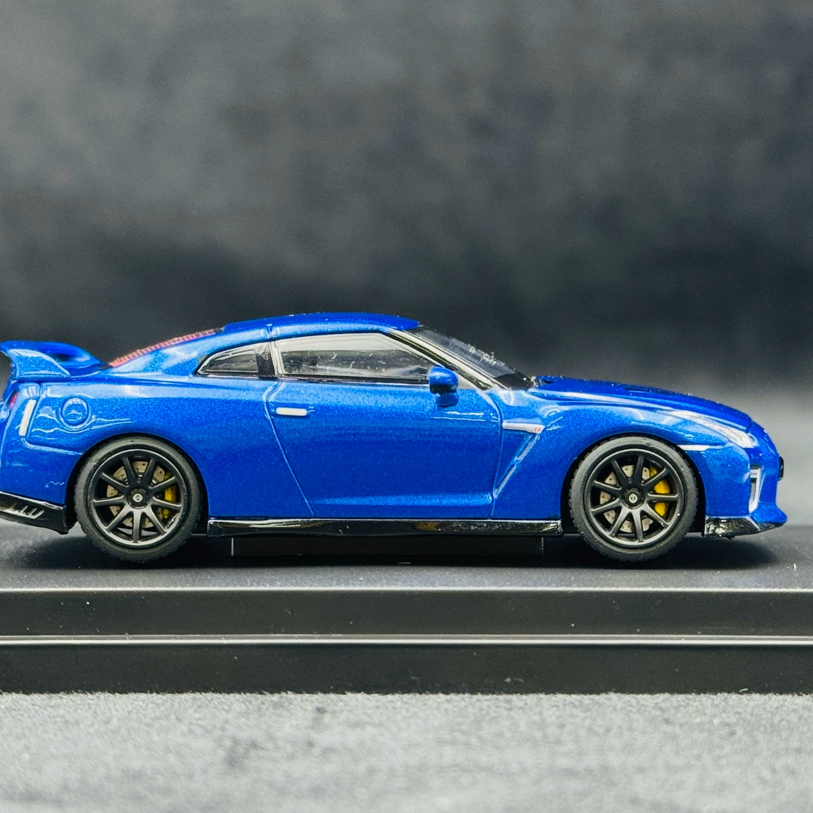 1:64 MOTORHELIX Nissan GT-R(R35) Track Edition Alloy car model