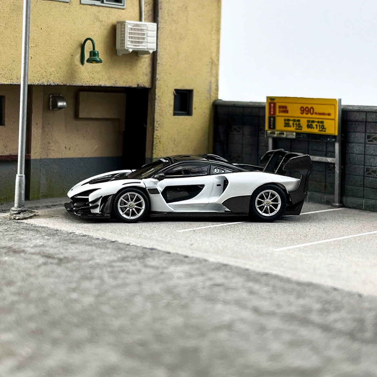 CM 1:64 Mclaren Senna GTR Alloy car model