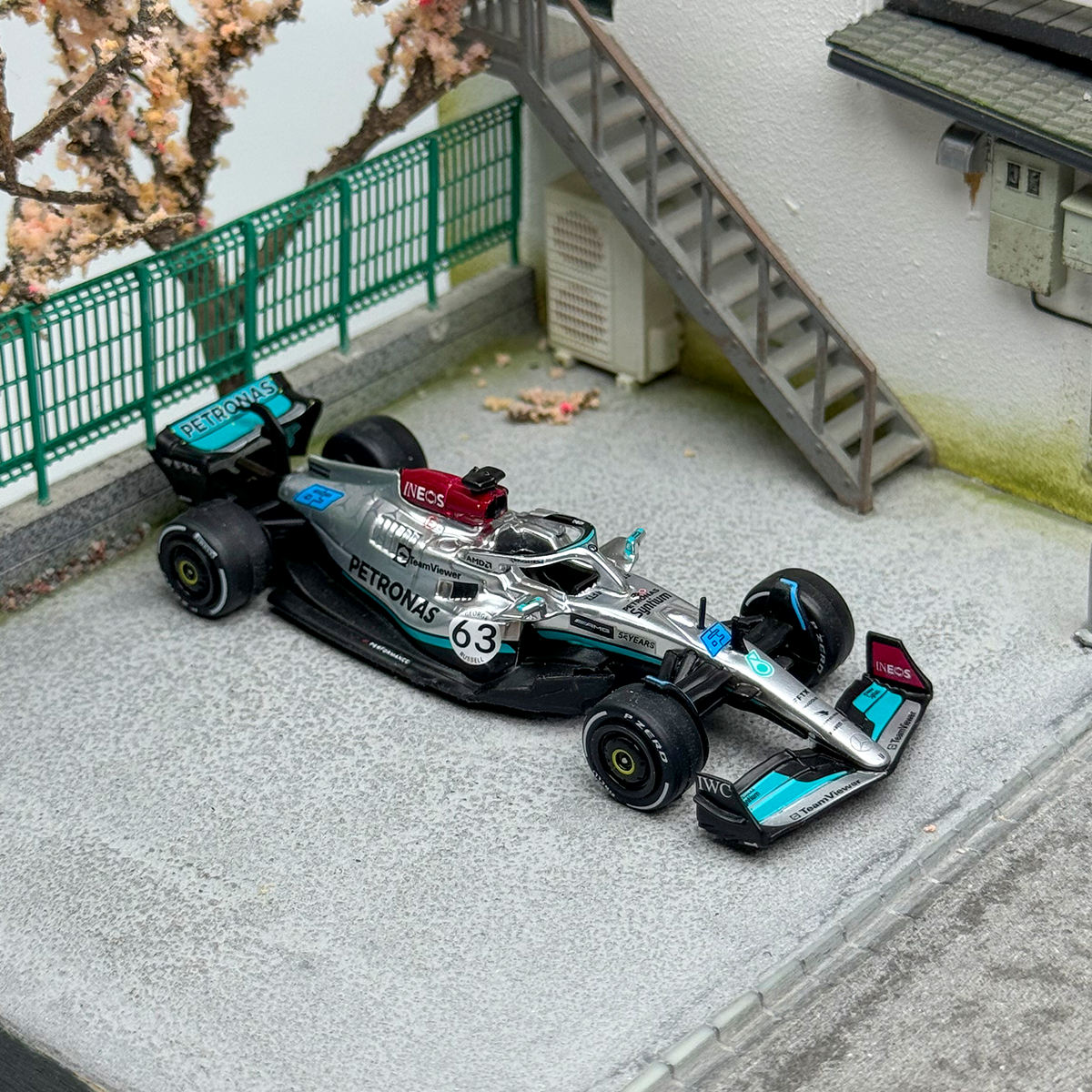 TW Tarmac Works 1:64 Mercedes-Benz F1 W13 E Performance 63 Alloy car model