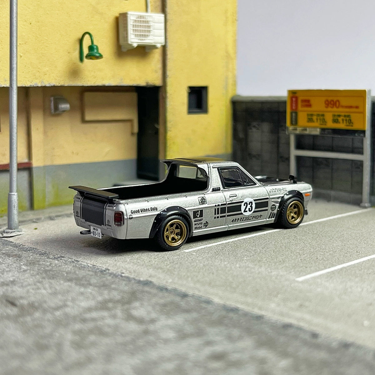 INNO 1:64 Nissan HAKOTORA PICK UP TRUCK "INAZUMA WORK' Alloy car model