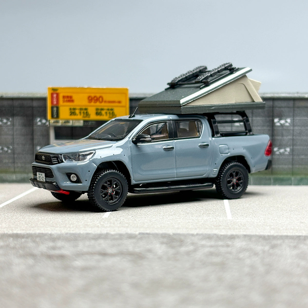 TW 1:64 Toyota Hilux Pick-Up Alloy car model