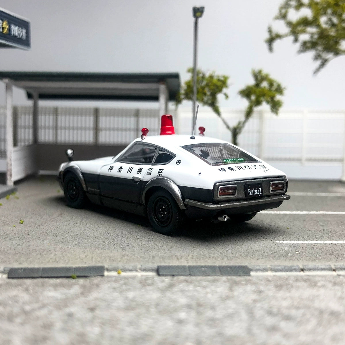 INNO 1:64 NISSAN FAIRLADY 240ZG (HS30)JAPANESE POLICE CAR  Alloy car model