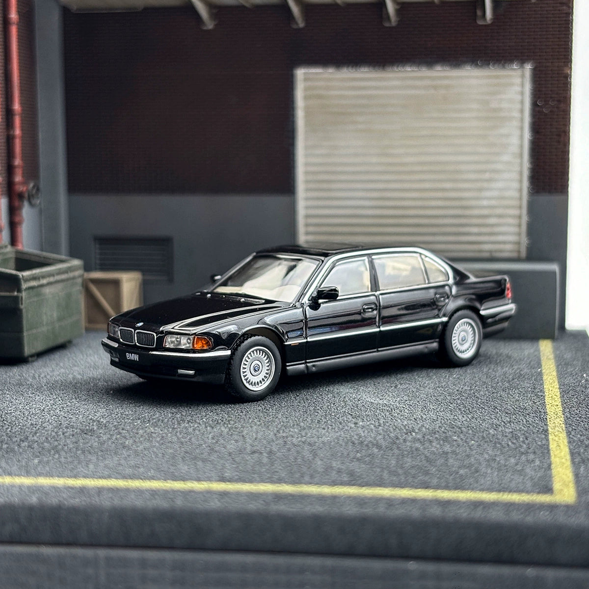 AR Almost Real 1:64 BMW 750il E38 Alloy car model