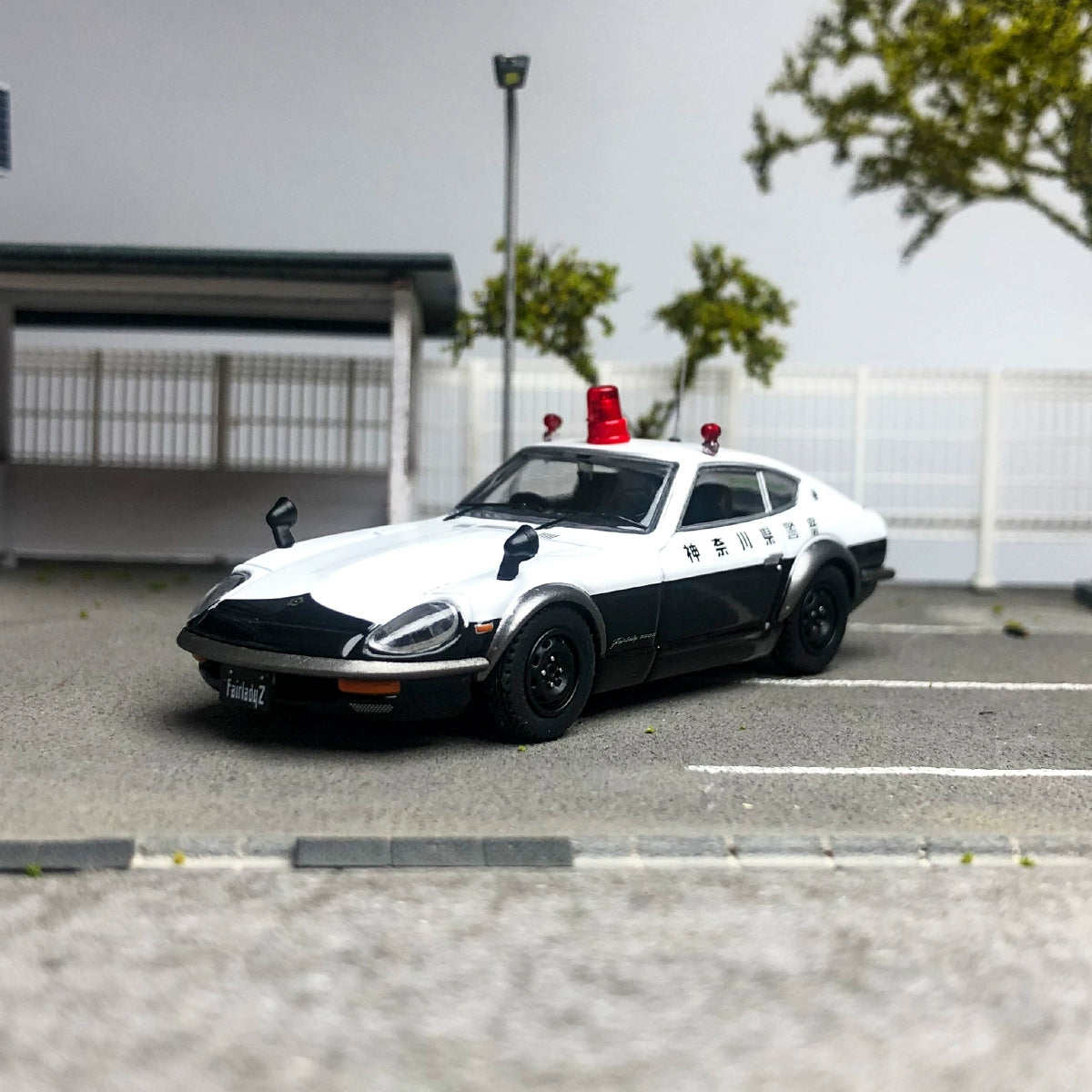 INNO 1:64 NISSAN FAIRLADY 240ZG (HS30)JAPANESE POLICE CAR  Alloy car model