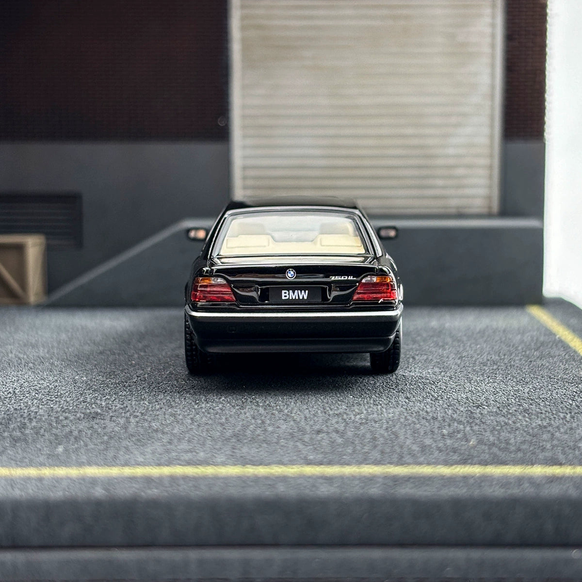 AR Almost Real 1:64 BMW 750il E38 Alloy car model